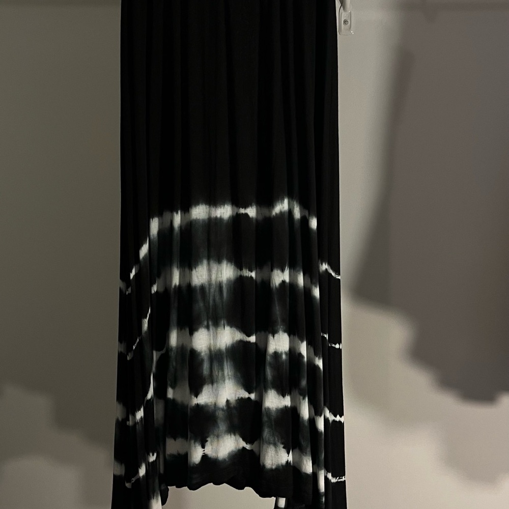 Elegant Black and White Tie-Dye Skirt